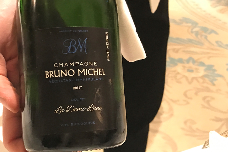 (La novit&agrave; &egrave; champagne e pianoforte Suggestioni e piaceri tra gusto e udito)