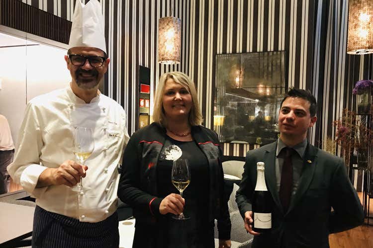 Antonio Guida, Audrey Renoir e Andrea Loi (Champagne Seta Brut Blanc de Blancs L'etichetta tailor made di Antonio Guida)