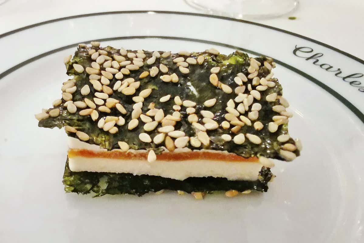 Gelato al pane con arancia candita Rivoluzione al Charleston da finire