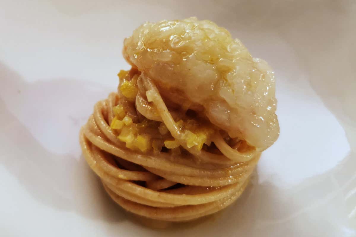 Spaghetti con tartare di gamberi Rivoluzione al Charleston da finire