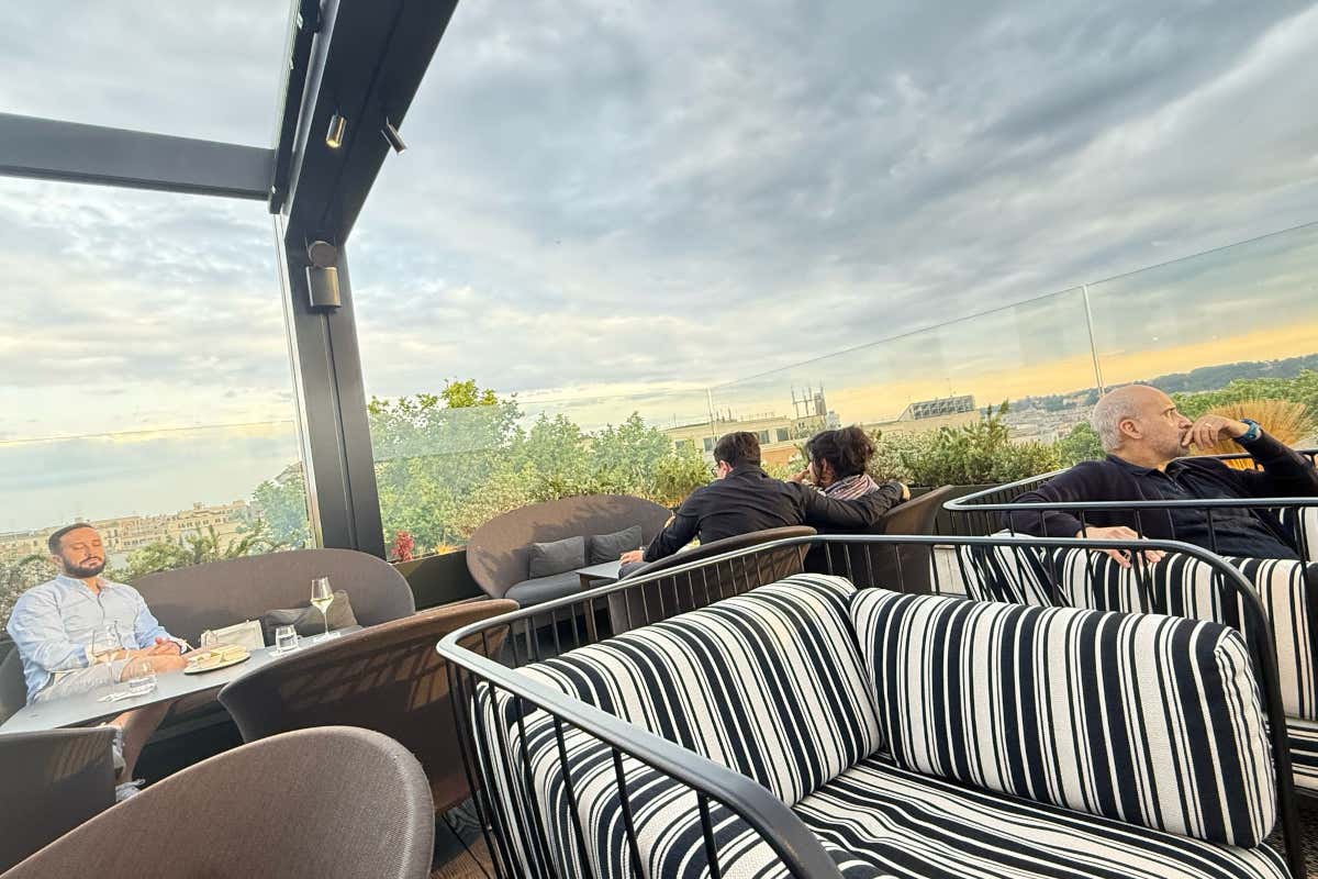 Charlie's Rooftop, la terrazza che celebra Roma con cocktail sui sette colli
Charlie's Rooftop, la terrazza che celebra Roma con cocktail sui sette colli