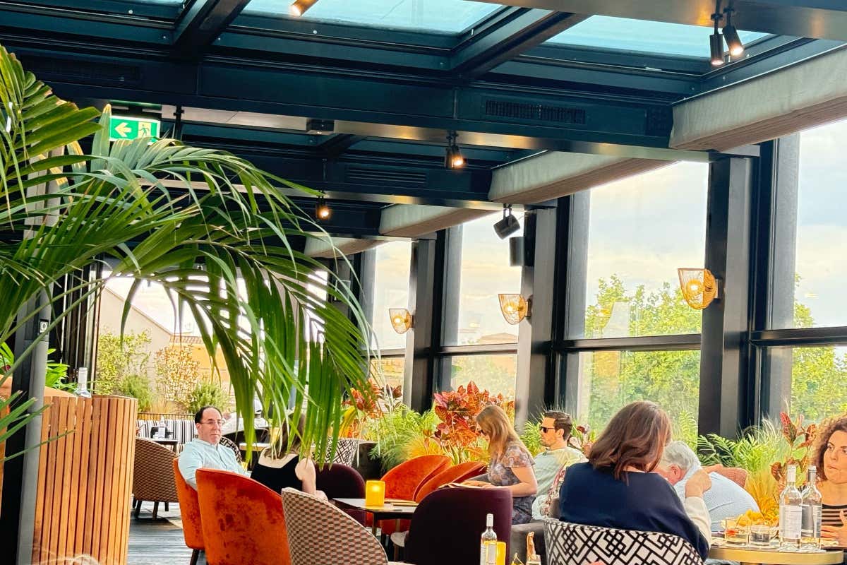 Charlie's Rooftop, la terrazza che celebra Roma con cocktail sui sette colli
Charlie's Rooftop, la terrazza che celebra Roma con cocktail sui sette colli