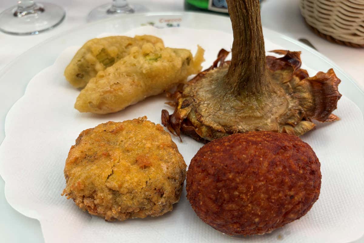 Il fritto misto romanesco, il carciofo alla giudia e i suppli