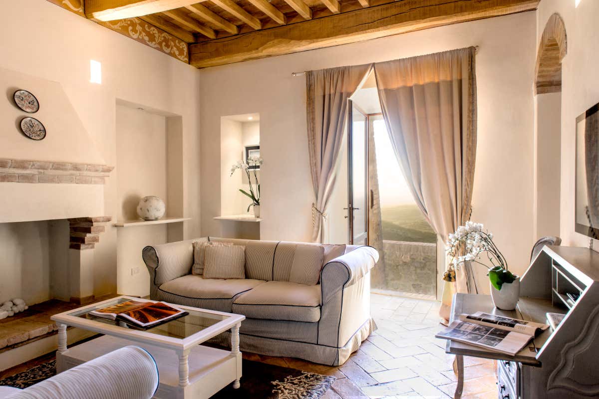 Val d’Orcia: esperienze autunnali al Castello di Velona tra relax e gusto Val d’Orcia: esperienze autunnali al Castello di Velona tra relax e gusto