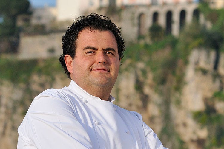 Lo chef Gennaro Esposito - Chef Esposito: «Felice per il PremioAspettiamo una nuova primavera»