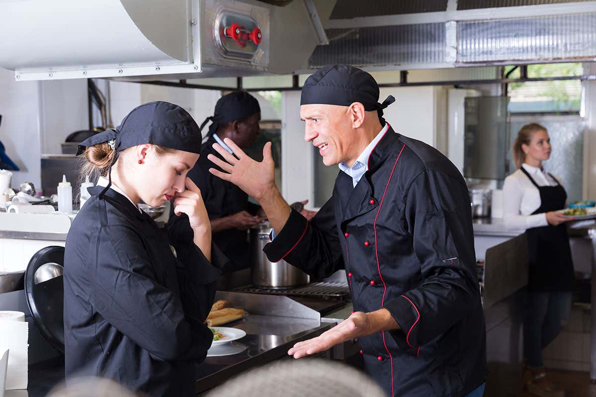 Sacrificio e stipendio misero L'accusa delle scuole: ragazzi sfruttati dai ristoranti, così fuggono all'estero
