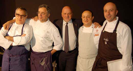 Da sinistra: Salvatore Tassa, Mauro Uliassi, Maurizio Brucchi, Ciccio Sultano e Niko Romito Da sinistra: Salvatore Tassa, Mauro Uliassi, Maurizio Brucchi, Ciccio Sultano e Niko Romito