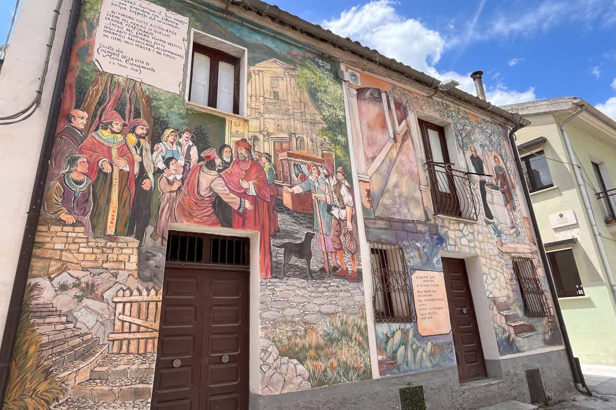 A Sant'Angelo Le Fratte l'estro creativo e affabulatore di Emilio Pompeo