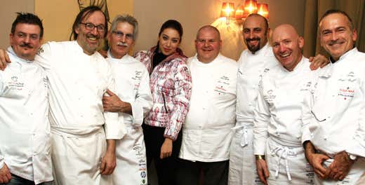 da sinistra: Arturo Spicocchi, Norbert Niederkofler, Sergio Mei, Valentina Parisse, Fabio Cucchelli, Filippo Gozzoli, Alessio Ghezzi ed Elio Sironi da sinistra: Arturo Spicocchi, Norbert Niederkofler, Sergio Mei, Valentina Parisse, Fabio Cucchelli, Filippo Gozzoli, Alessio Ghezzi ed Elio Sironi