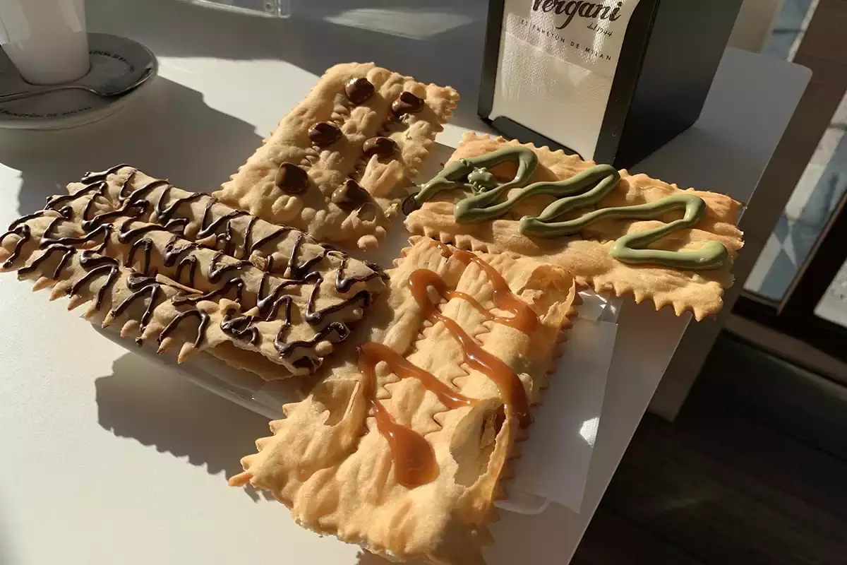 Le Chiacchiere Vergani: in senso orario, al Cacao, al Burro di Arachidi, al Pistacchio, al Caramello Salato Le Chiacchiere di Vergani: la tradizione che sa innovare