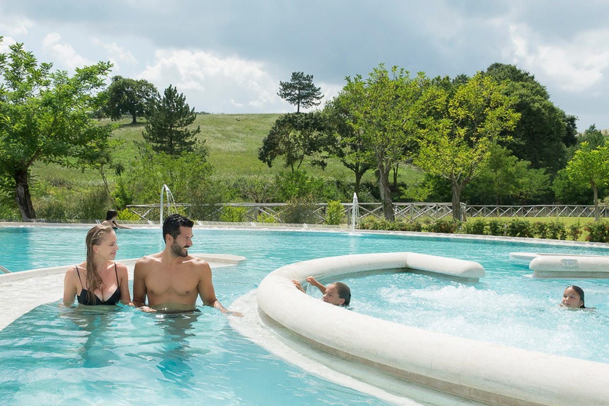 Una delle piscine del centro termale Bonus, record per le Terme di Chianciano: richieste anche da lontano