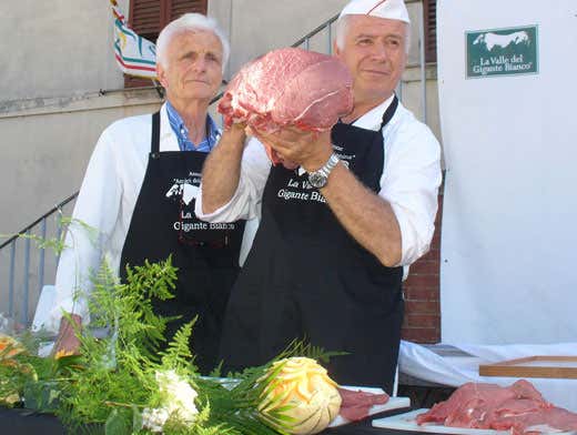 Una dimostrazione di taglio carni Una dimostrazione di taglio carni