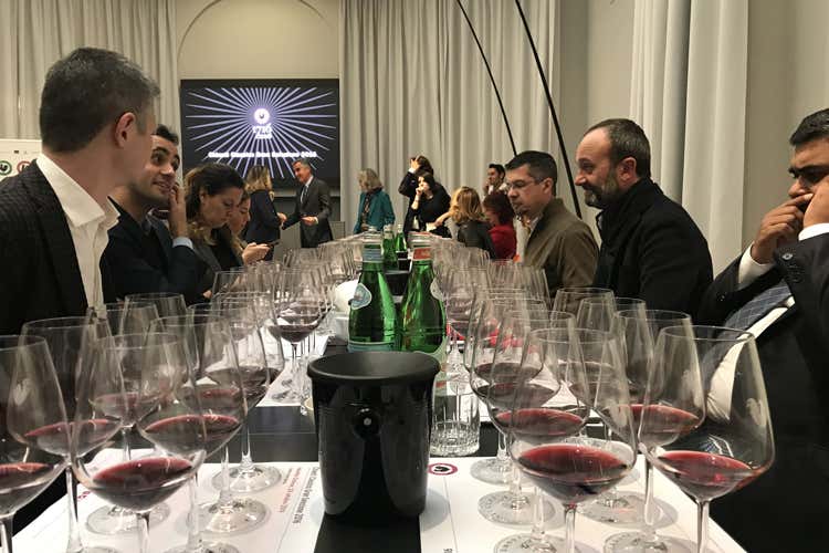 Tavolo di degustazione (Chianti Classico in passerella Degustazioni di rango a Milano)