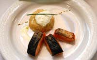 2&deg; classificato - 'Salmone marinato leggermente scottato su risotto affumicato e crema acida&rdquo;