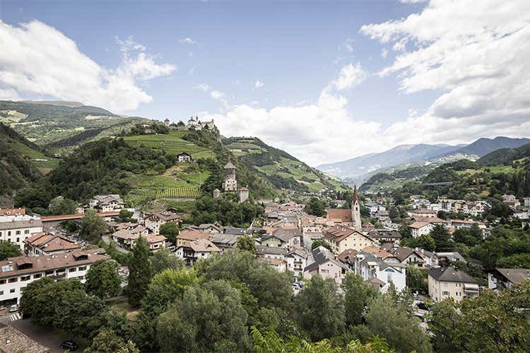 Una panoramica su Chiusa - Alto Adige, riparte il 1° maggio la primavera del borgo di Chiusa Una panoramica su Chiusa - Alto Adige, riparte il 1° maggio la primavera del borgo di Chiusa