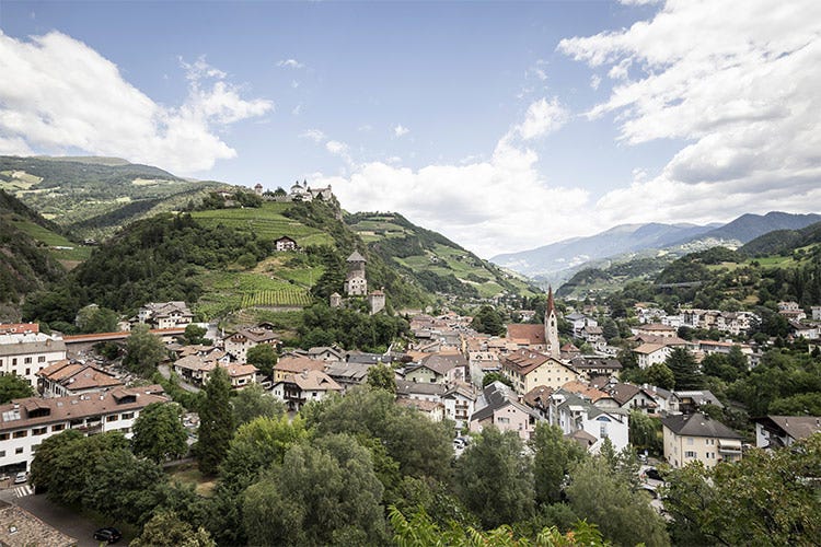 Una panoramica su Chiusa - Alto Adige, riparte il 1° maggio la primavera del borgo di Chiusa