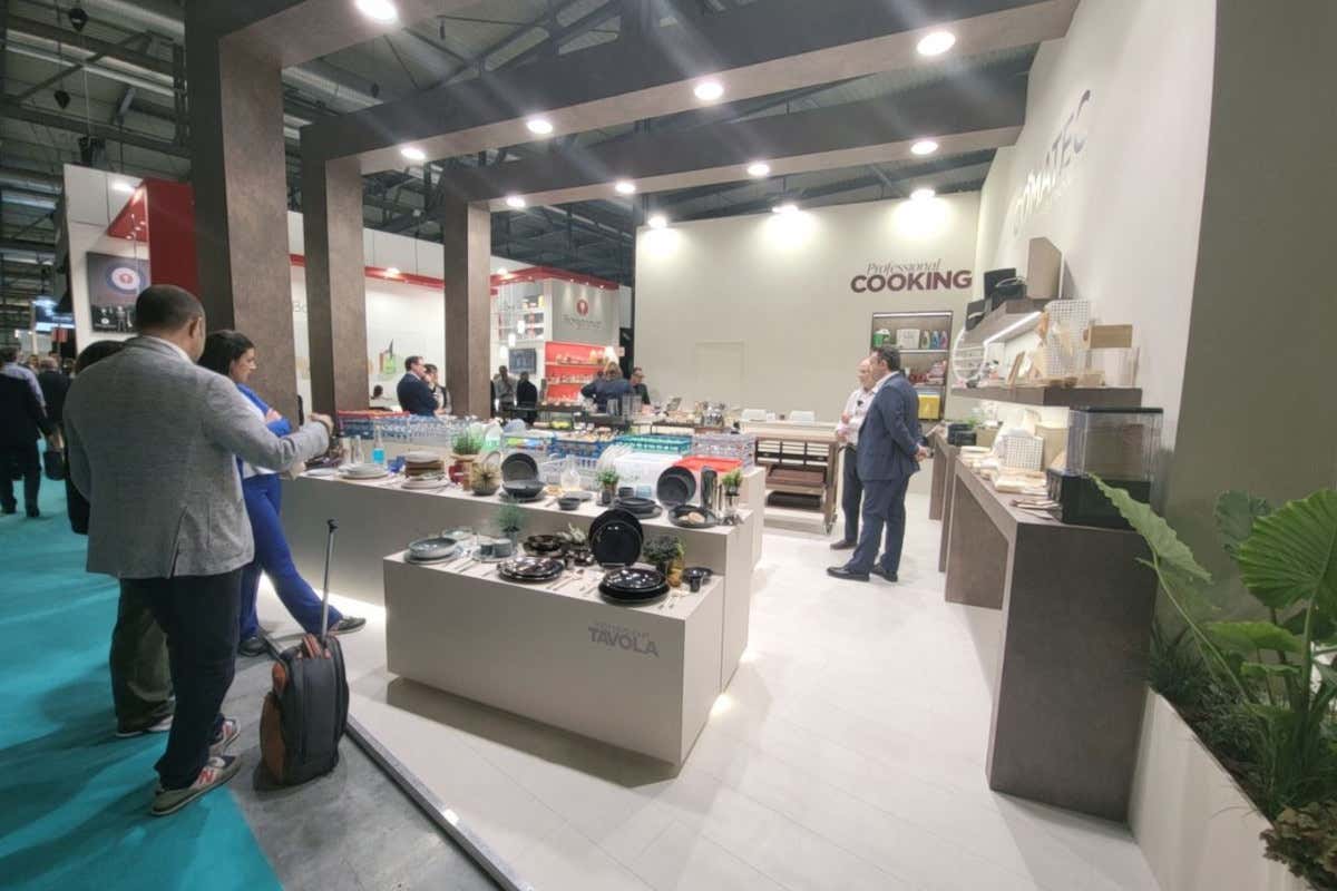 Dalle posate in porcellana ai contenitori per il takeaway: le novità di Chs
