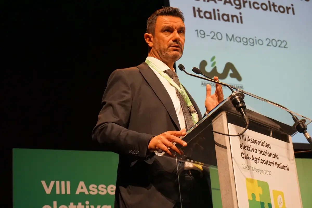 Carne sintetica. Le associazioni: inquina &egrave; cara e insipida solo business