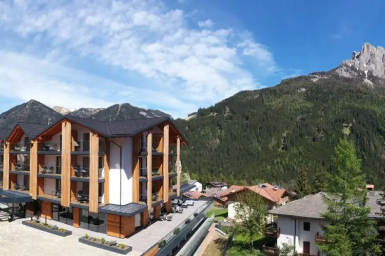 Il Ciampedie di Vigo di Fassa Il Ciampedie di Vigo di Fassa assume giovani lavoratori e gli regala... un master professionale