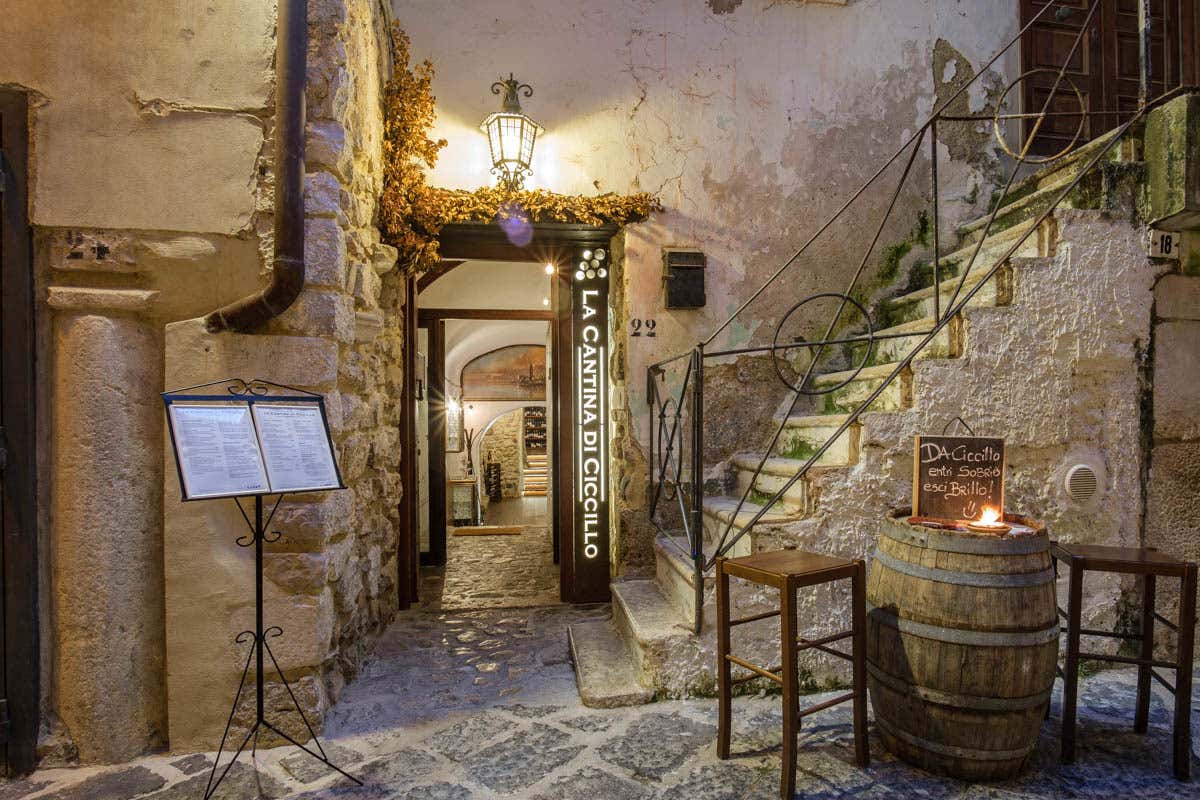 Via Francigena nel Lazio: un viaggio lento tra borghi, laghi,  mare e sapori veri