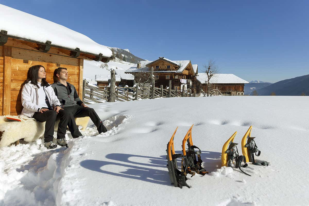 Che relax, le ciaspole L&rsquo;inverno &ldquo;slow&rdquo; del Trentino nei masi Gallo Rosso