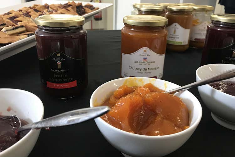 Preparazioni di frutta Francis Miot (Cibi rari e preziosi a colazione Longino & Cardenal entra in hotel)