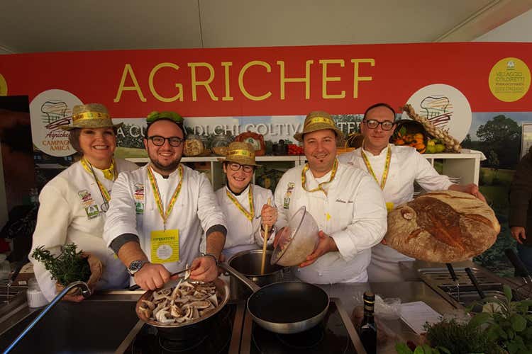 L'angolo degli Agrichef a Matera (Il cibo traina l'economia del Paese Lavoro per 3,8 milioni d'italiani)