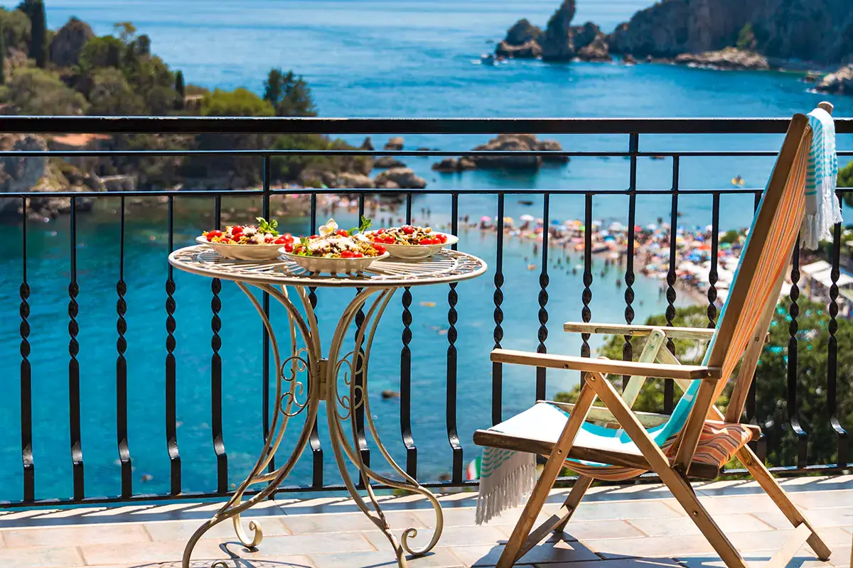 Per Coldiretti, il 65% degli italiani in vacanza ha scelto di mangiare fuori casa durante l'estate 2021 Agosto 2021, boccata d'ossigeno per l'ospitalit&agrave;: 10 miliardi di incassi