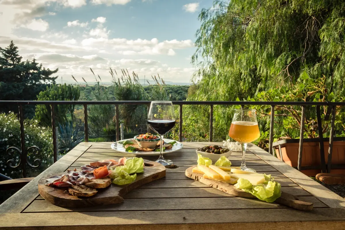 Cibo, paesaggio e vino: tre amori degli italiani&nbsp; Italiani? Pi&ugrave; a tavola che a letto: al sesso preferiscono il cibo