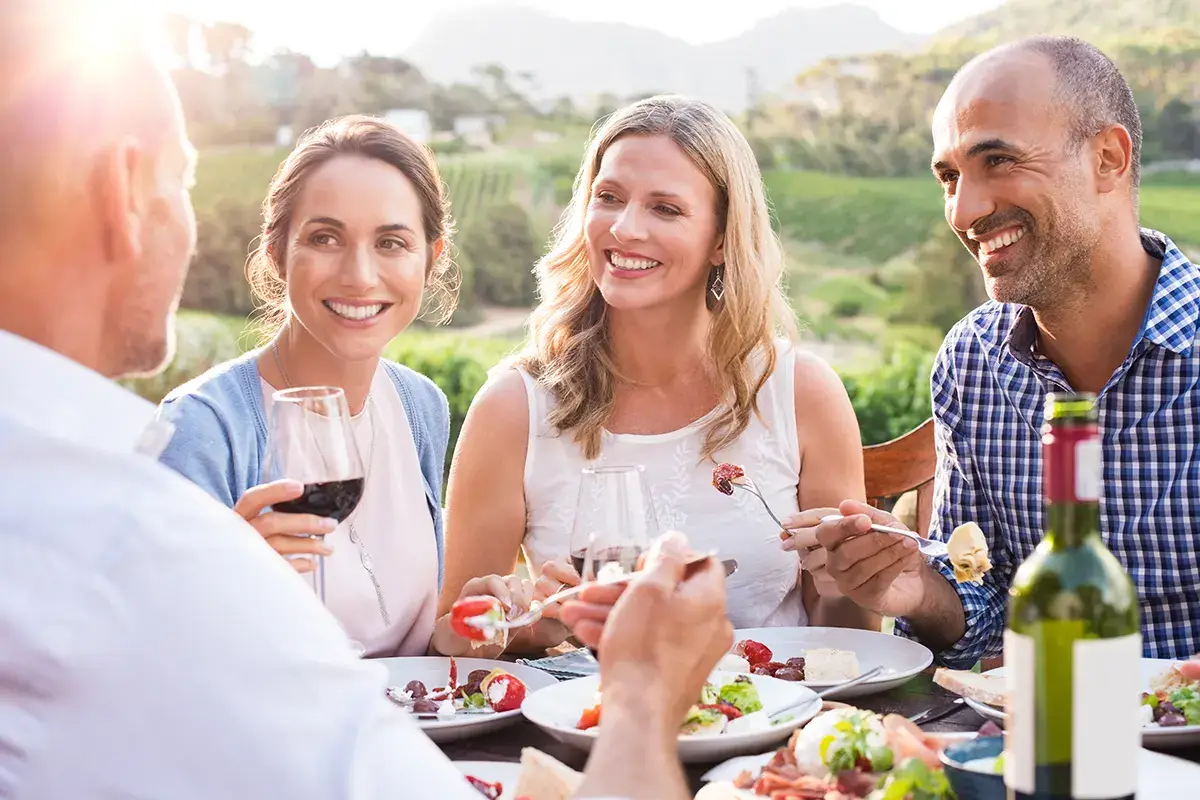 Contemporary food sharing &egrave; la tendenza del cibo da condividere La nuova tendenza food post pandemia? Il cibo da condividere