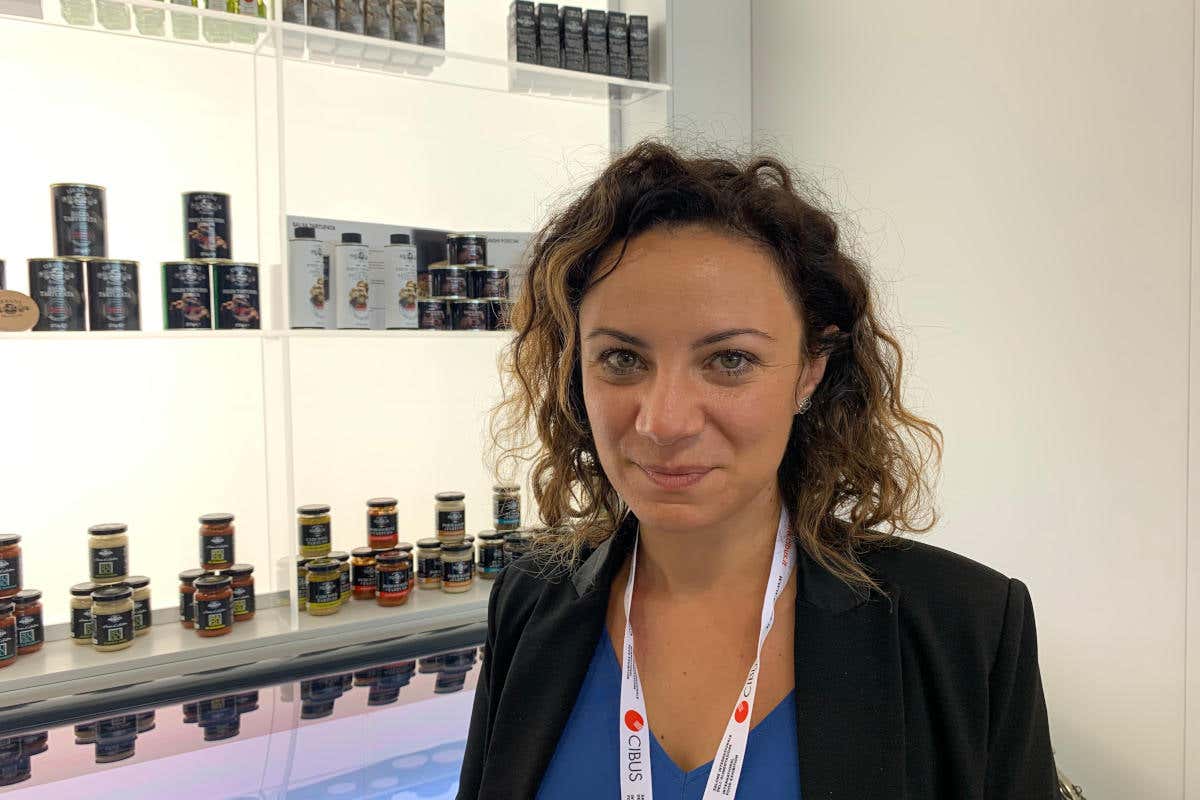 Paola Terenziano, responsabile marketing di Urbani Tartufi A Cibus Parma,il protagonista è sua maestà il Tartufo. Ecco tutte le novità di Urbani Tartufi