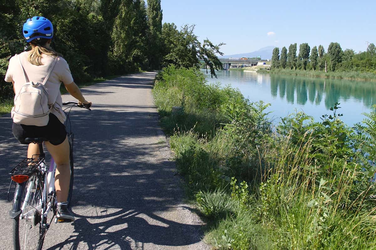 Ciclabile verso Peschiera. Foto: Luca Melchiori Un itinerario da sogno tra paesaggi fiabeschi? Fermatevi a Valeggio sul Mincio