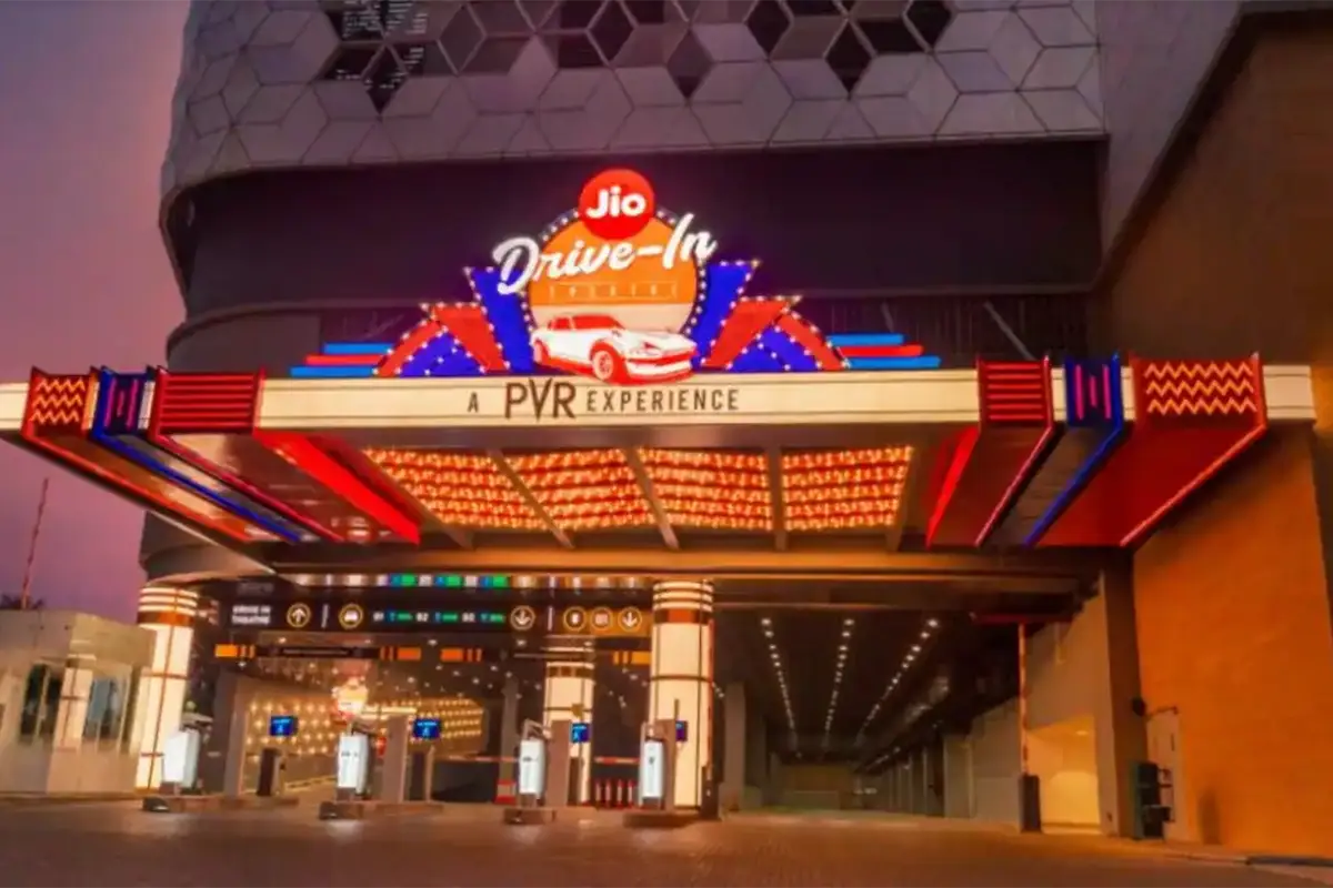 Mumbai, apre il drive-in pi&ugrave; grande del mondo. Foto: moneycontrol 