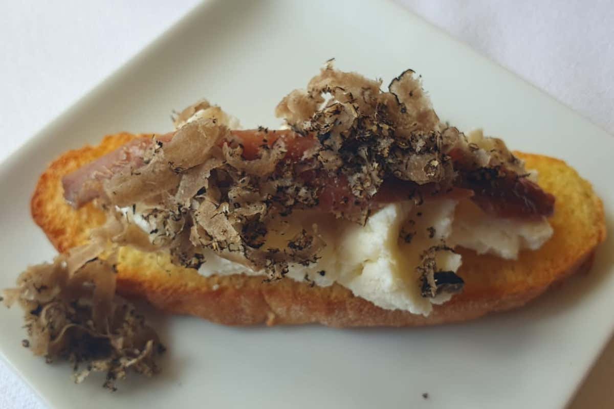 A Cingoli sul lago: dove sole, montagna e cucina al tartufo raccontano un gesto d'amore