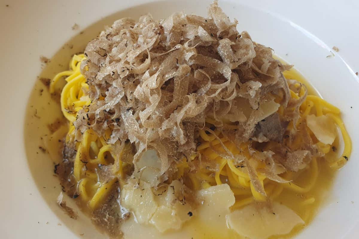 A Cingoli sul lago: dove sole, montagna e cucina al tartufo raccontano un gesto d'amore