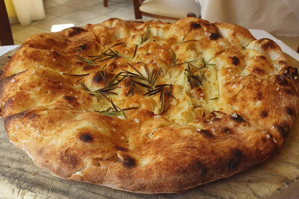 A Cingoli sul lago: dove sole, montagna e cucina al tartufo raccontano un gesto d'amore