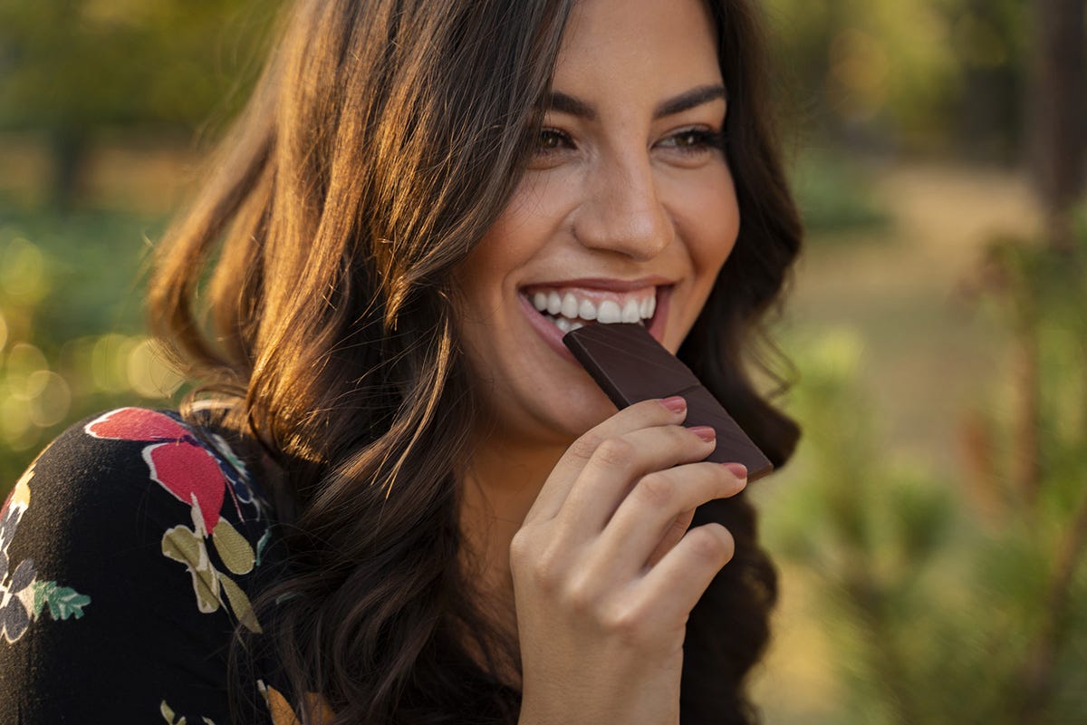 Felicidad en 3 cuadrados extra de chocolate amargo al día, ¿es felicidad?  Para tu información, son 30 gramos de chocolate amargo al día.
