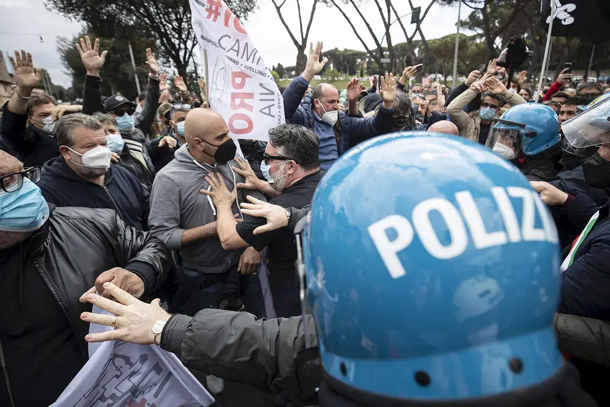 Scontri al Circo Massimo I ristoratori ancora in protesta Al Circo Massimo sit-in teso
