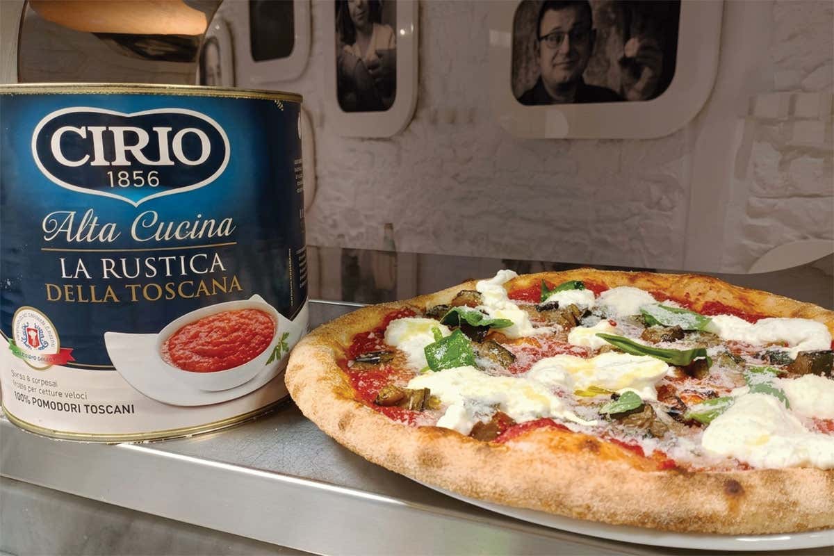 Per le sue pizze, Agostino Figliola utilizza Cirio Alta Cucina - La Rustica della Toscana