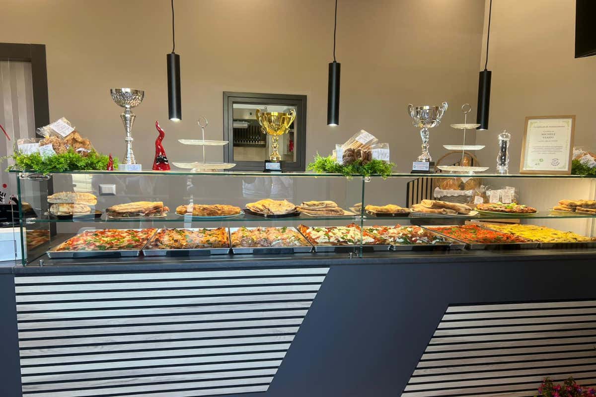 A 20 anni apre È Crunch: a Grottaminarda spopola la pizza in teglia “su misura”