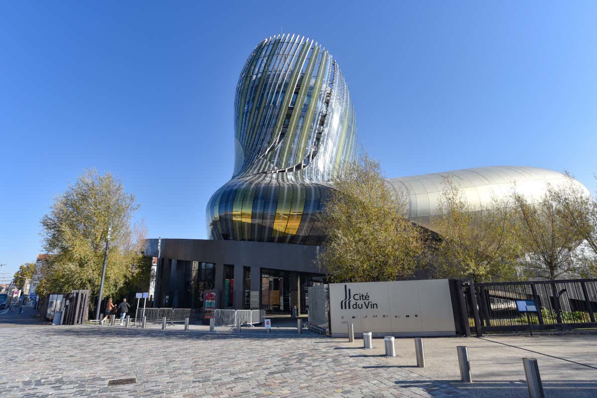 La Cité du Vin  A passo lento tra le vie di Bordeux la città del vino