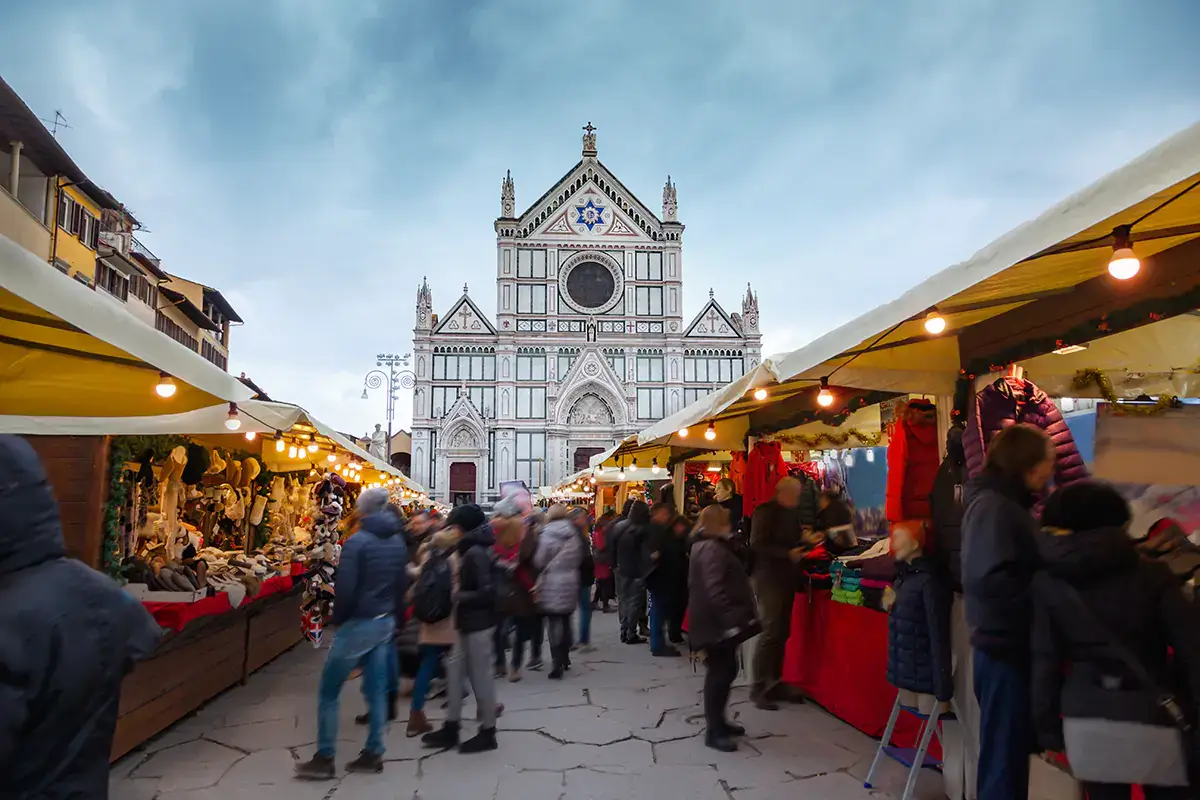 Sussulto delle citt&agrave; d'arte a Natale (scelte dal 20% dei partenti). A Capodanno tirano meno a causa dell'incertezza sugli eventi di piazza Fra Natale e Capodanno 14 milioni di italiani in viaggio, ma sar&agrave; la fotocopia dell'estate