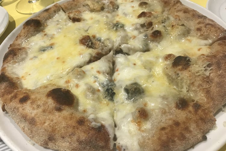 La Super 4 formaggi (La pizza si tinge d'avanguardia Il 26 e il 27 ottobre a Milano)