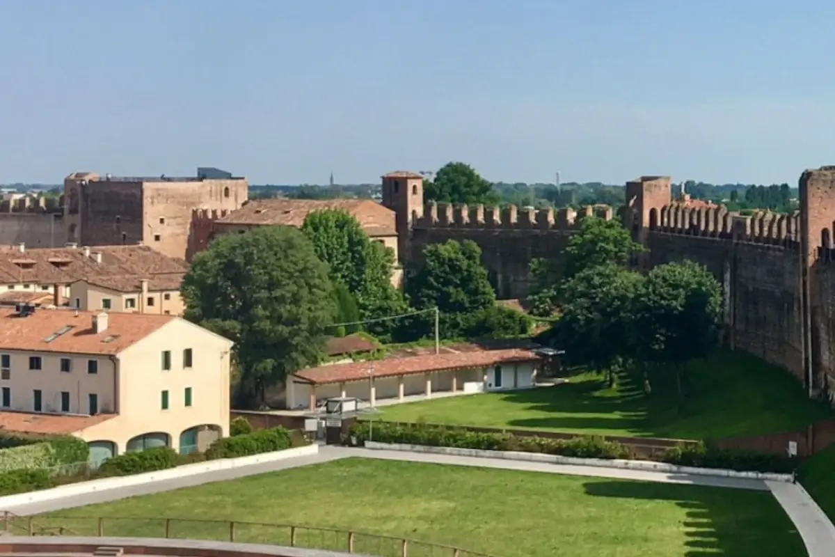 Cittadella e le sue mura (Foto promozione turismo veneto) Venezia, Padova e Verona: alla scoperta di tesori nascosti e delle migliori pizzerie