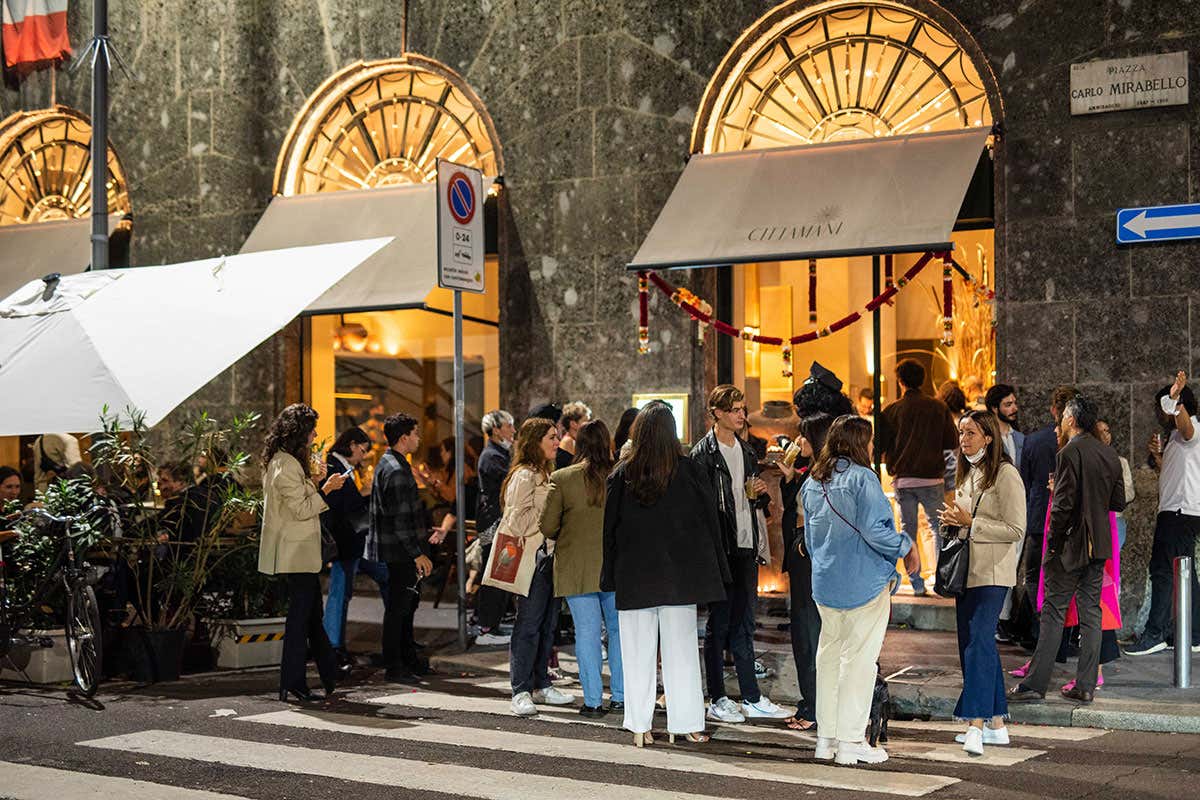 Tanta gente per una serata speciale Cittamani compie 4 anni! Ritu Dalmia festeggia con la cucina indio-italiana