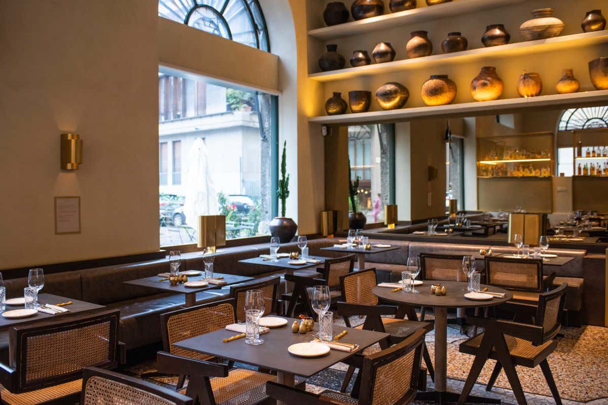 Un'immagine della sala da pranzo del ristorante Cittamani di Milano Con la cuoca Balakrishnan, al ristorante Cittamani due menu per la festa indiana diwali