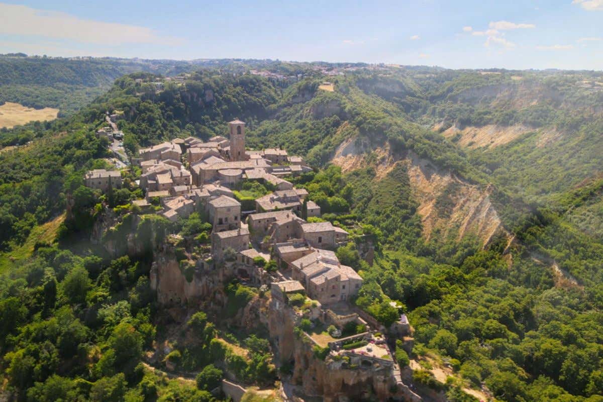 Civita di Bagnoregio, riecco tanti turisti. «Torniamo ai livelli pre Covid»