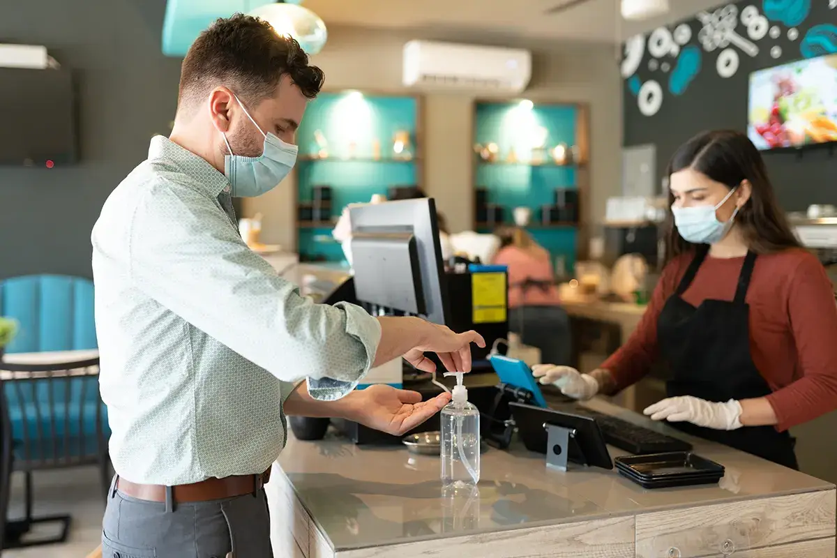 Al cliente il compito di rispettare le norme Non &egrave; pi&ugrave; tempo per i furbetti. A turismo e ristorazione servono clienti responsabili