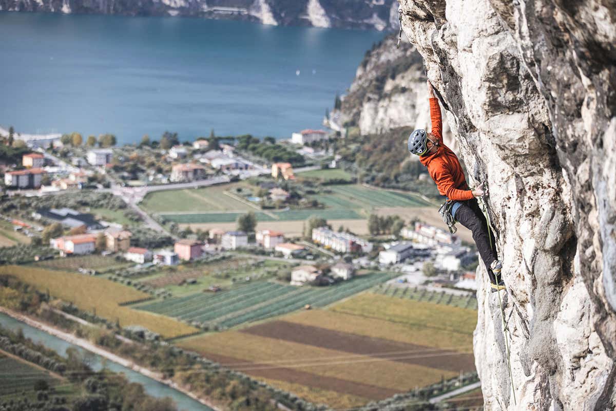 Sospesi tra terra, cielo e acqua Garda Trentino: vivere l’inverno in modo dinamico
