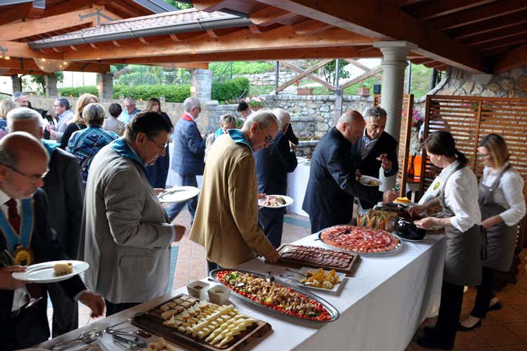 L'aperitivo a buffet (Club Buongustai Bergamo 35 anni in golosa salute)